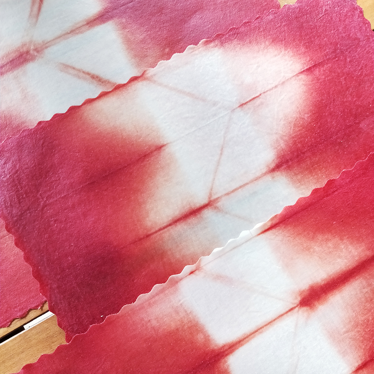 「茜染め」by 冨貴工房